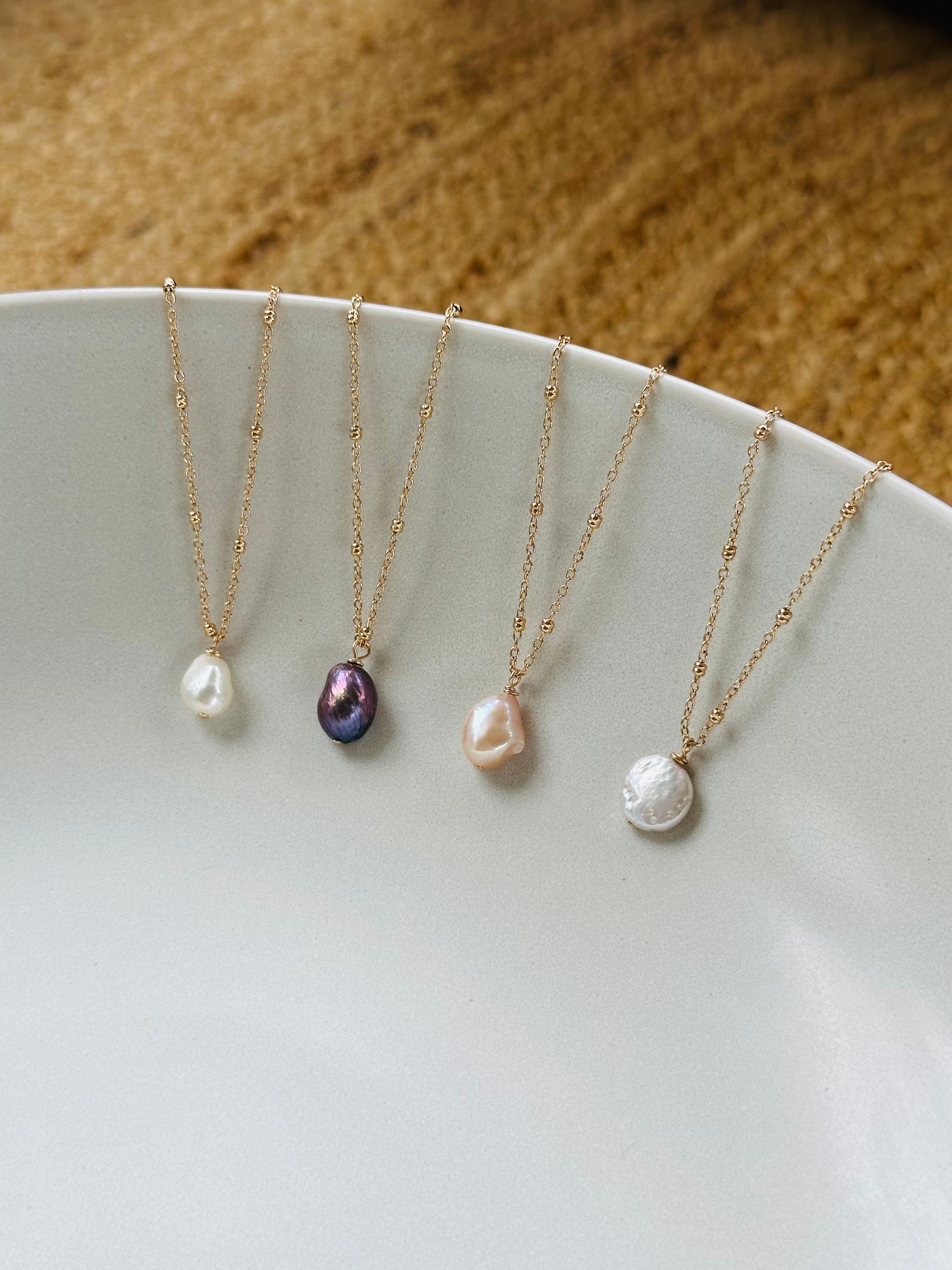 ネックレス・ペンダント Everyday Pearl Necklace 8mm Simulated Pearl Necklace Cream 8mm Beaded Gold Tone Knotted